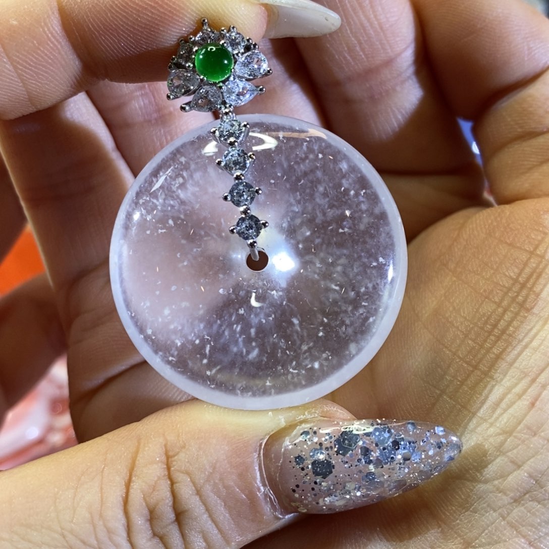颈饰未镶嵌石英质玉