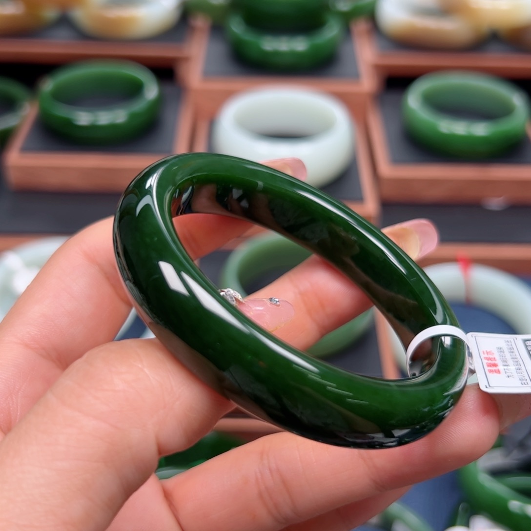 未镶嵌手镯和田玉（碧玉）