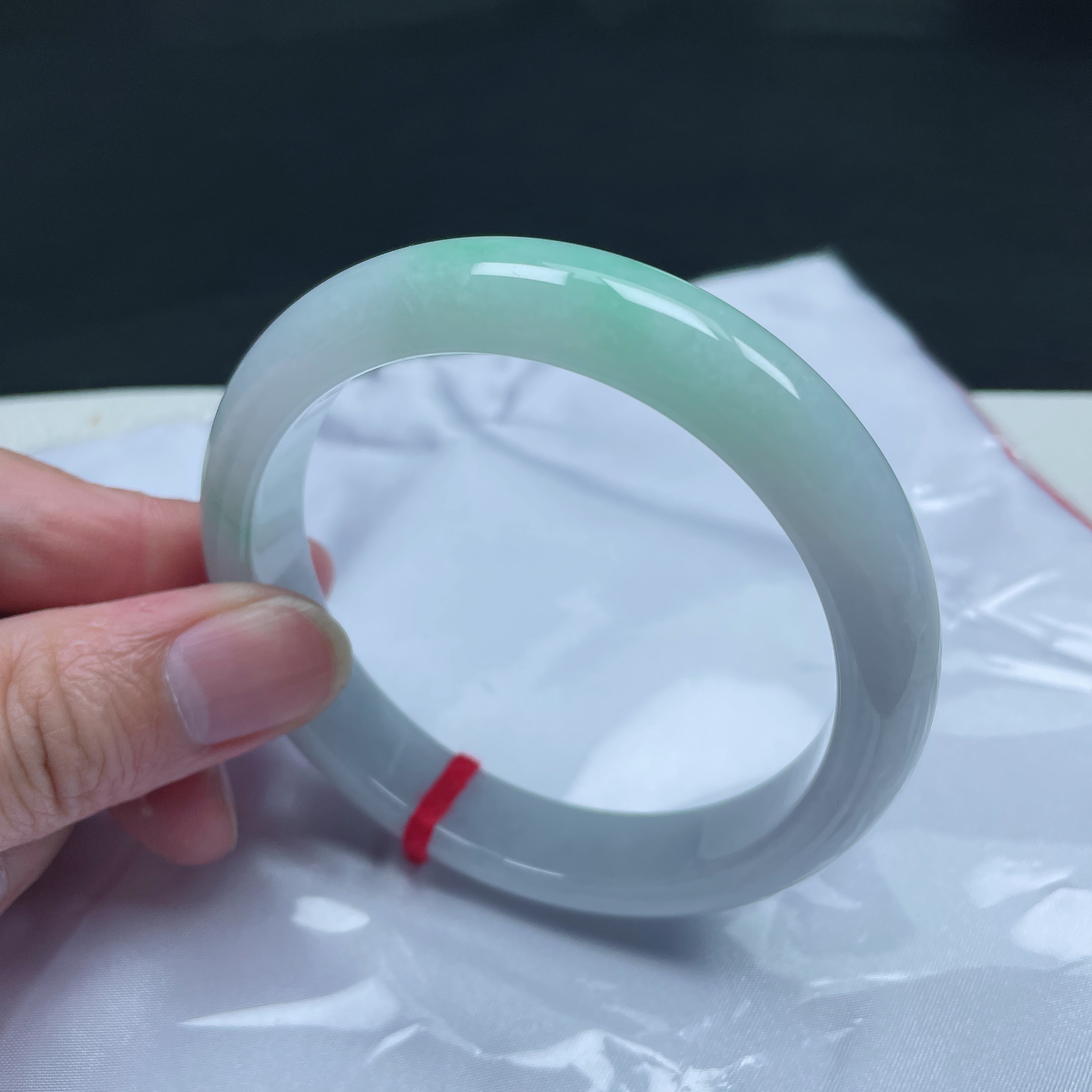 62圈冰飘绿天然翡翠手镯