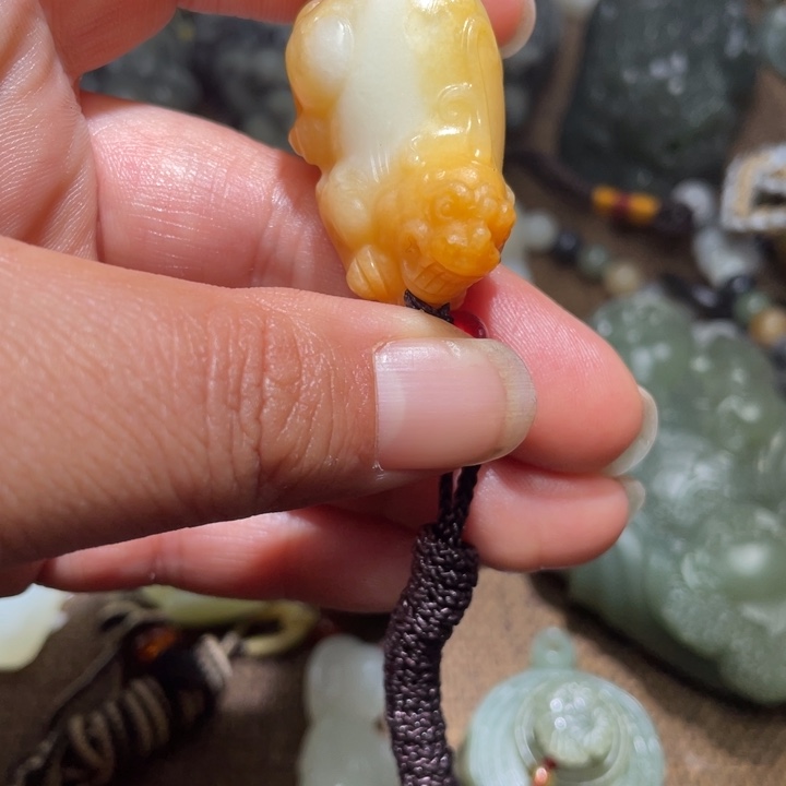 和田玉未镶嵌把件