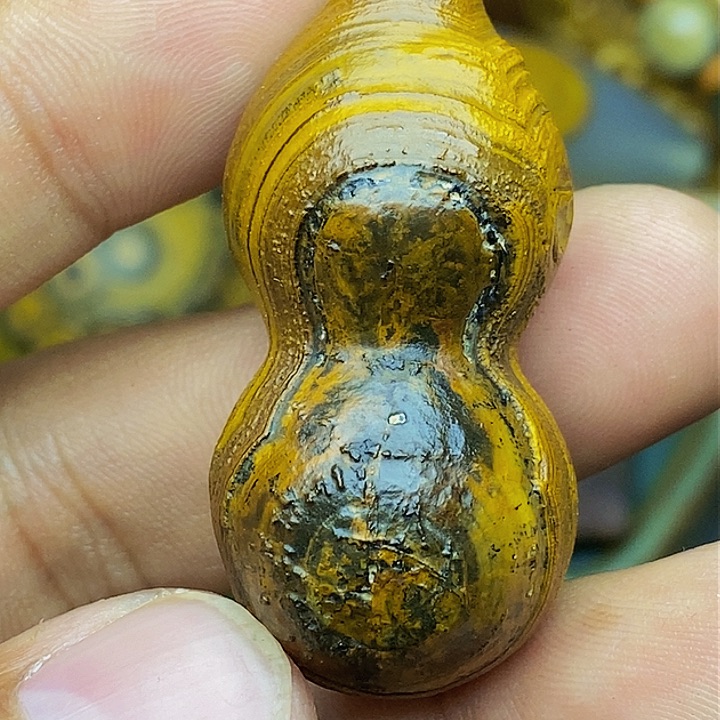 林**虎石头珠子是真的