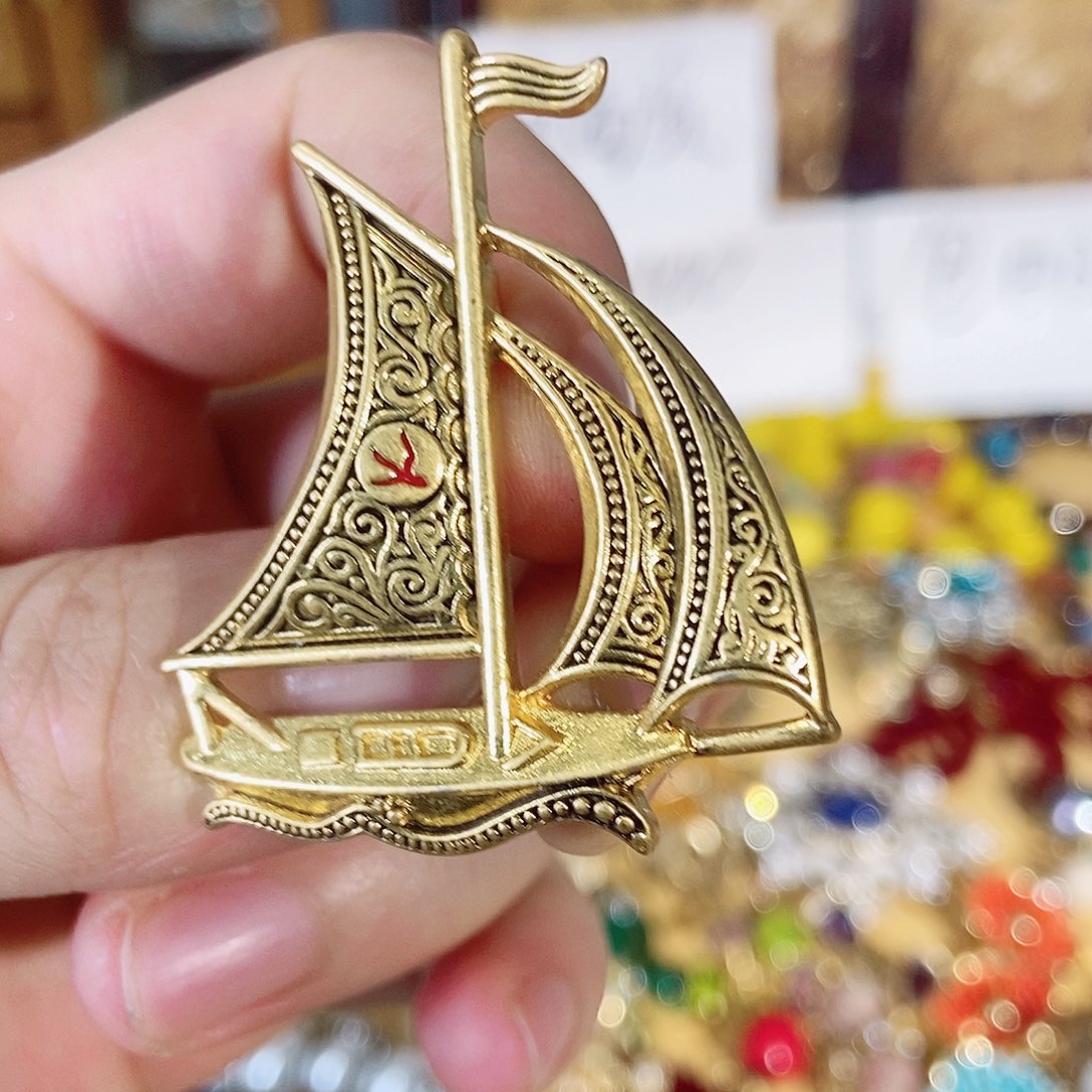 无铁合金帆船胸针舌尖款