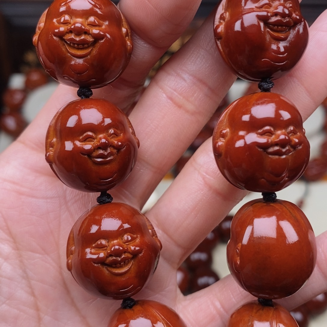 橄榄核手串韦*爷十分开心