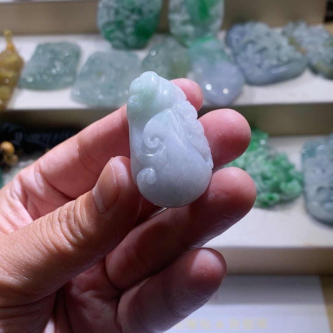 【闪购商品】翡翠颈饰未镶嵌如意