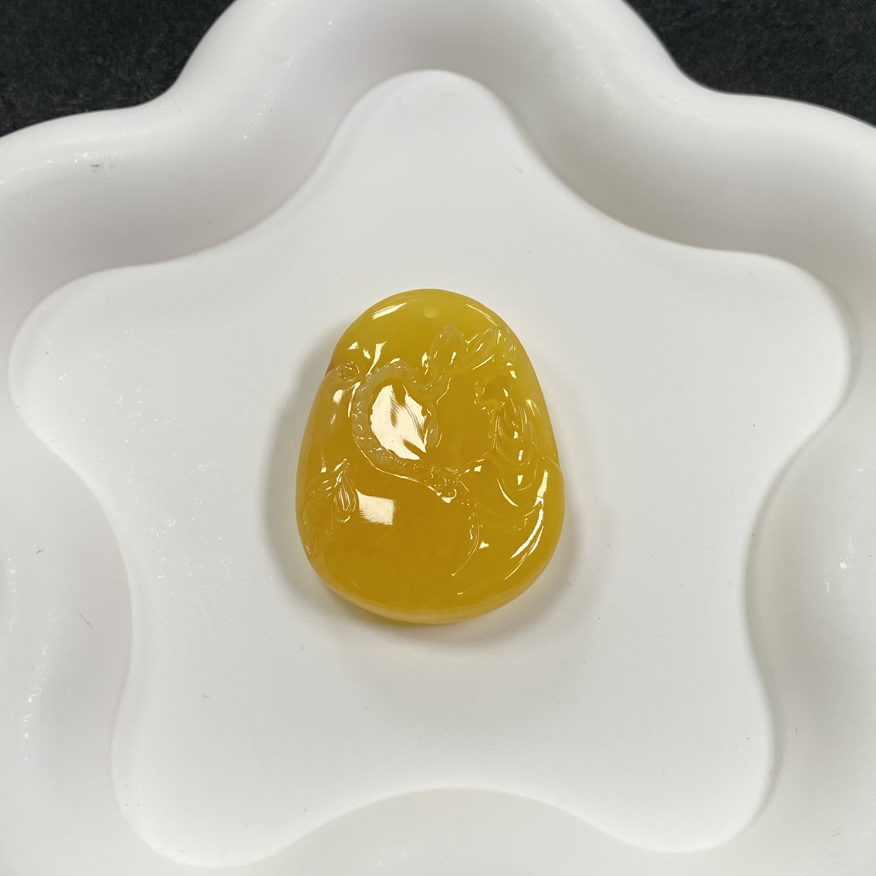 「戴琴珠宝」Q6-蜜蜡雕刻件吊坠(多样性发其一）