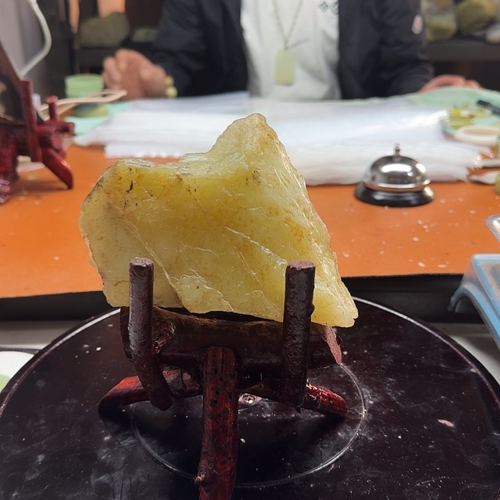 蛇纹石玉原石未镶嵌5