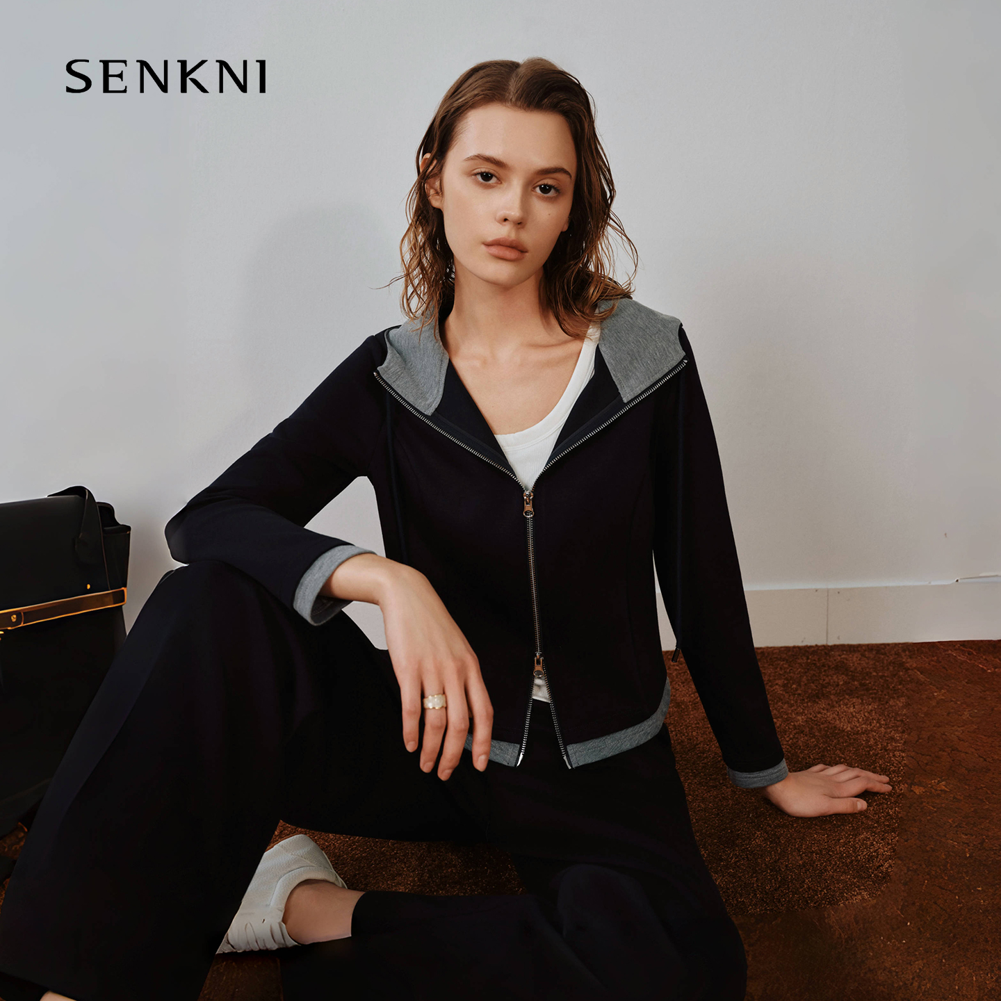 圣可尼连帽撞色针织套装女秋新款新运动风外套廓长裤S370101OF