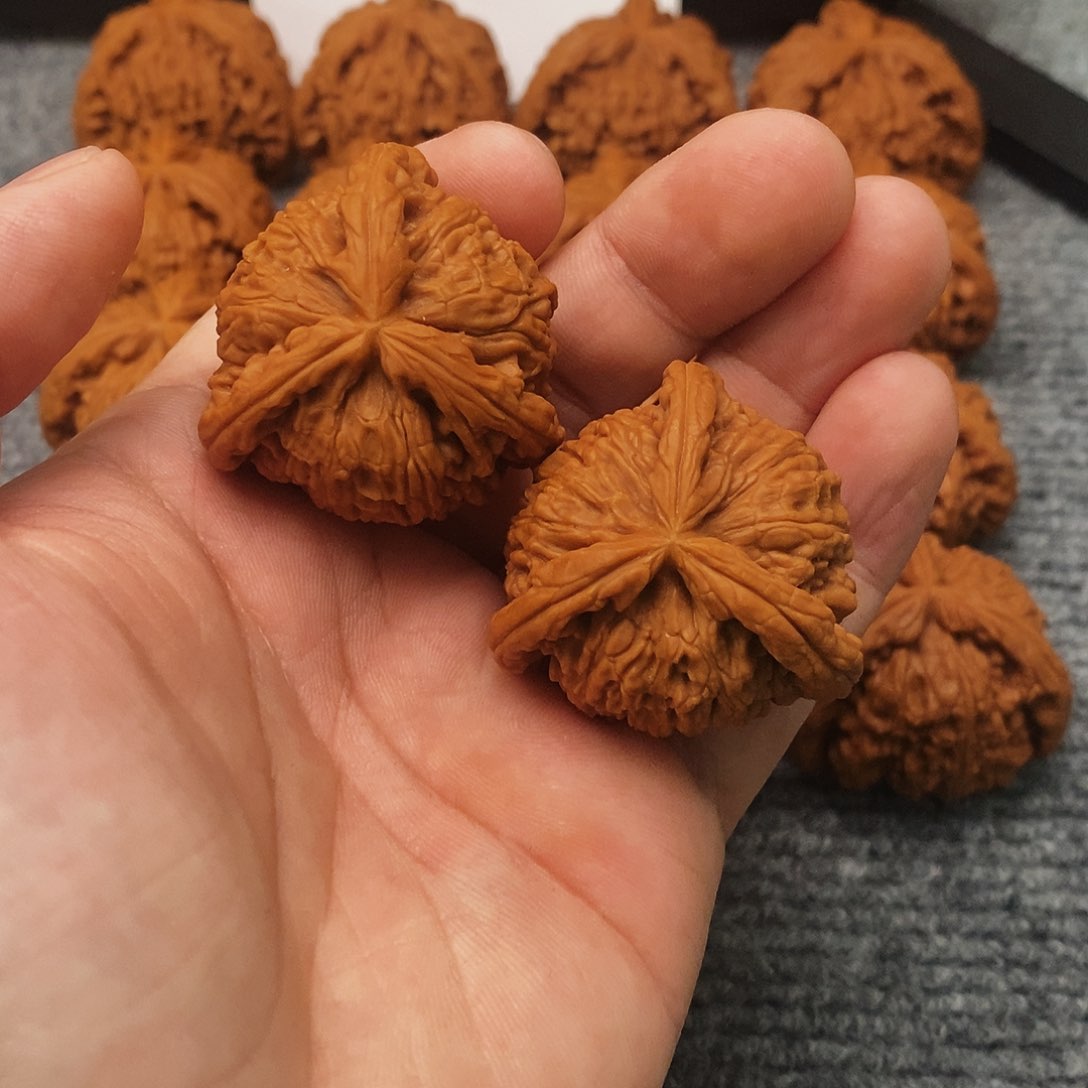 文玩核桃吊坠鑫精工修复三棱37白奔