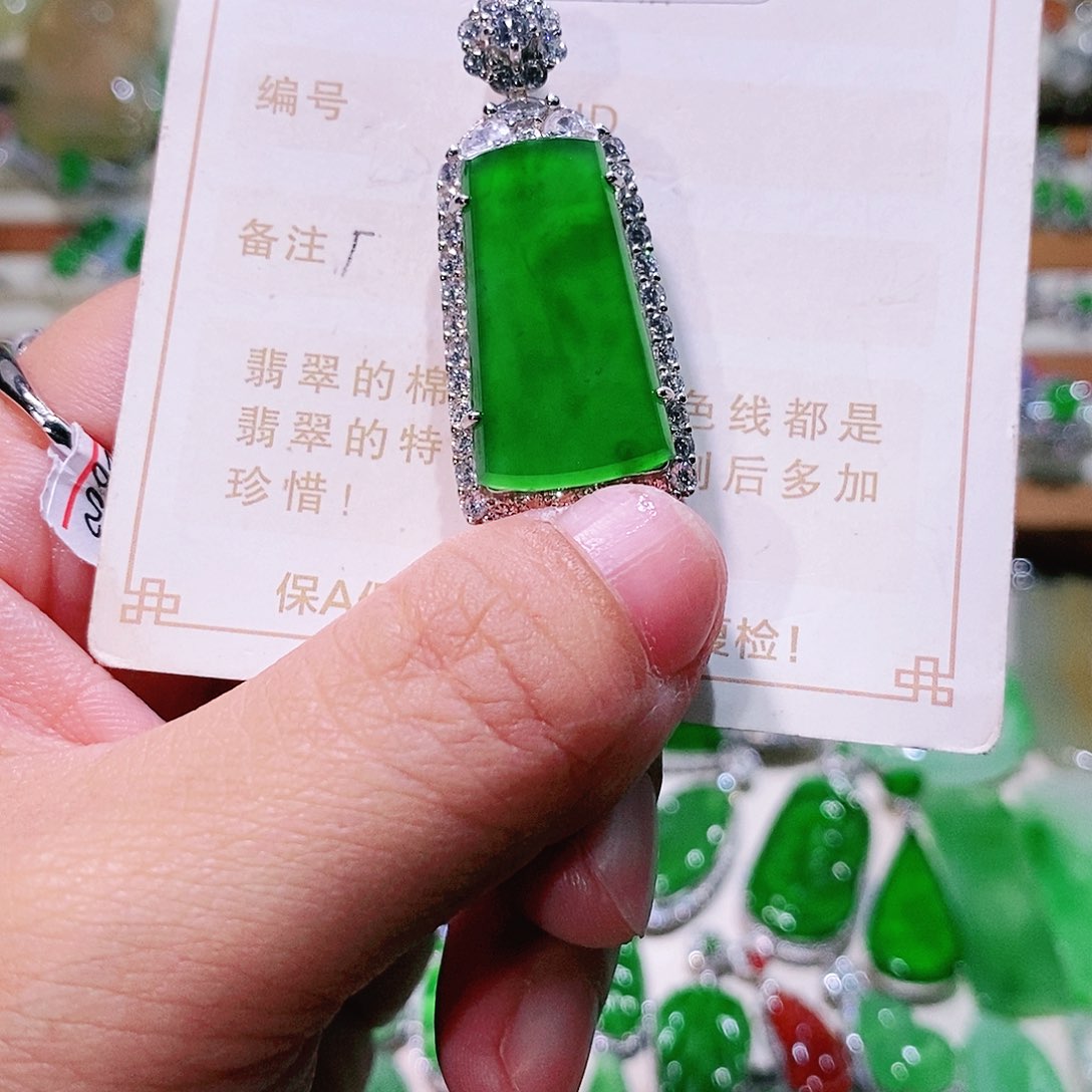 【闪购商品】翡翠挂件未镶嵌裸石