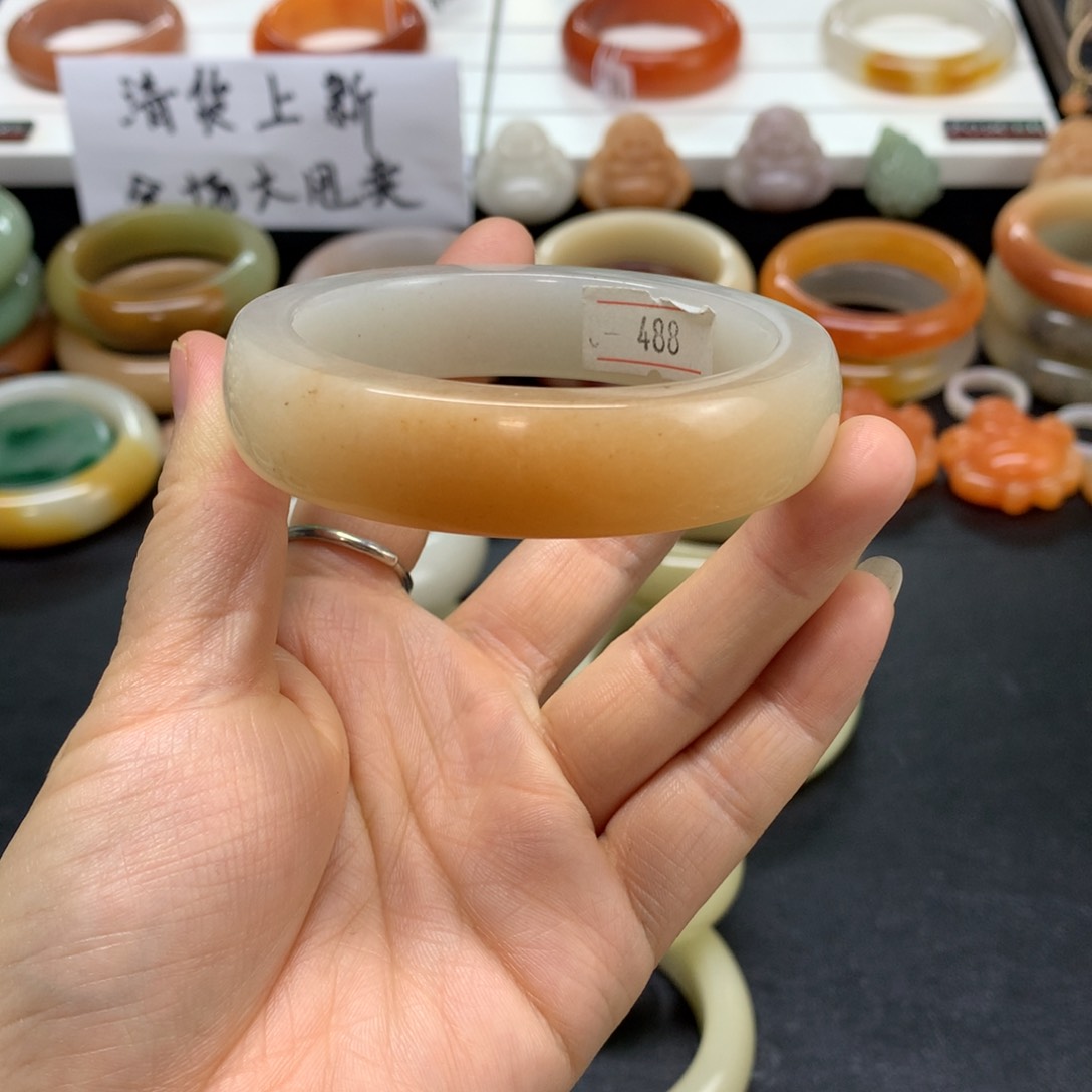 石英质玉手镯未镶嵌