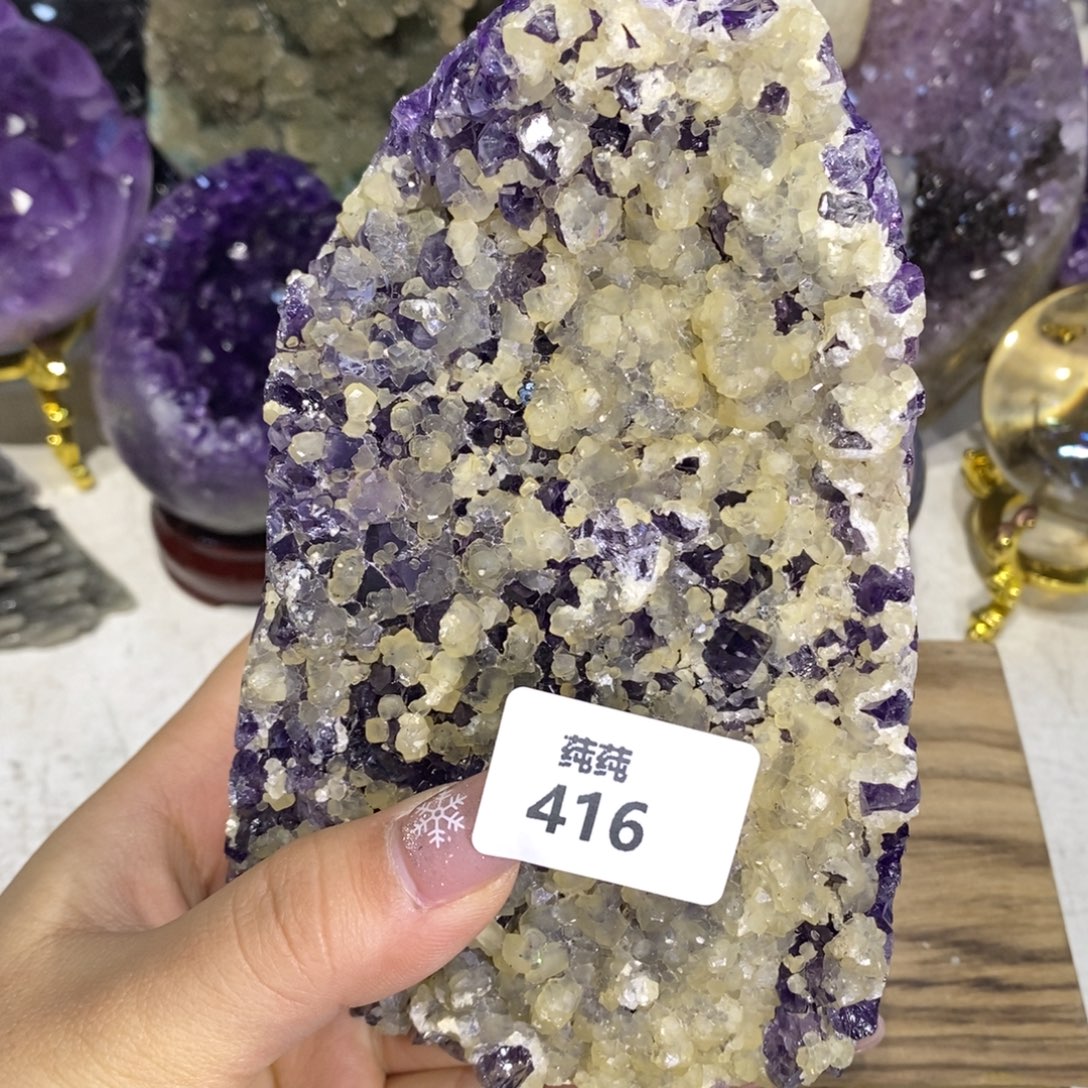 紫晶大型摆件（非配饰）未镶嵌满方解石