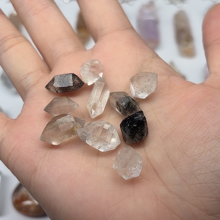 未镶嵌水晶颈饰10颗闪灵钻