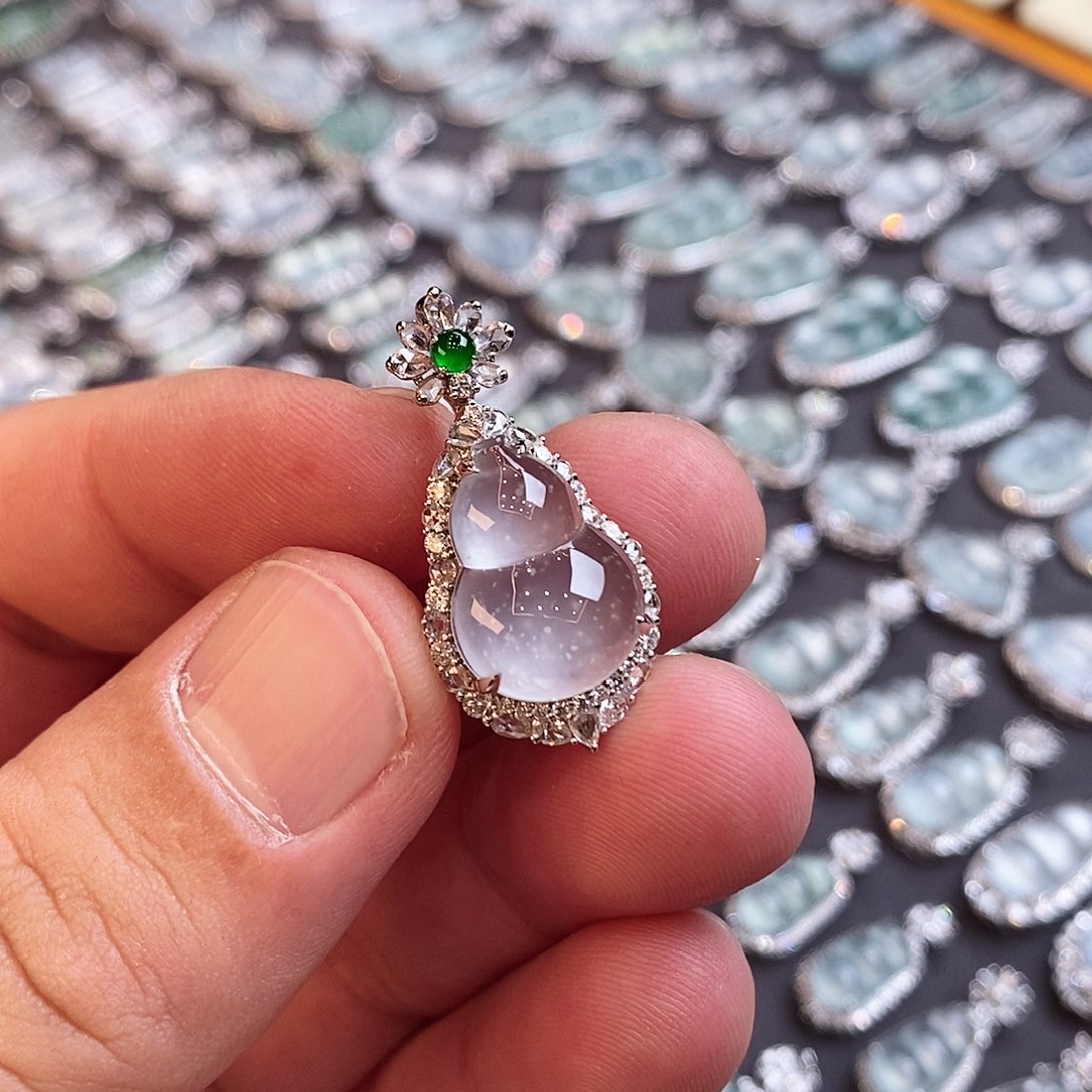 翡翠颈饰18K金镶嵌葫芦