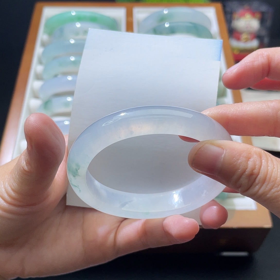 翡翠未镶嵌手镯52.8贵妃白冰飘花