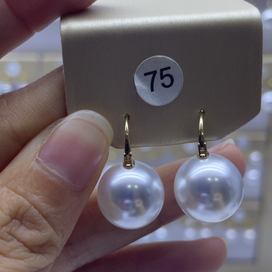 18K金镶嵌淡水珍珠耳饰