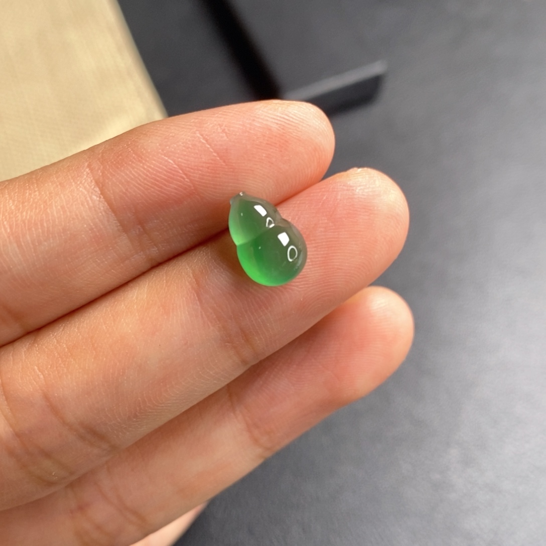 颈饰未镶嵌翡翠缅料葫芦