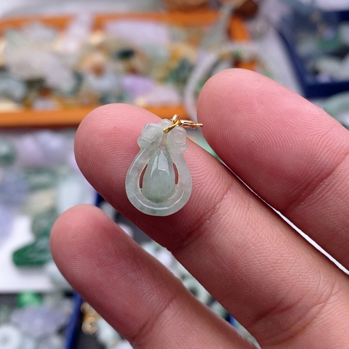 翡翠未镶嵌吊坠(不含链)x****a