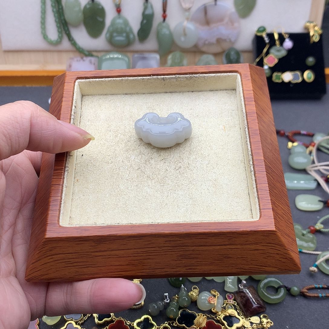 和田玉吊坠(不含链)未镶嵌