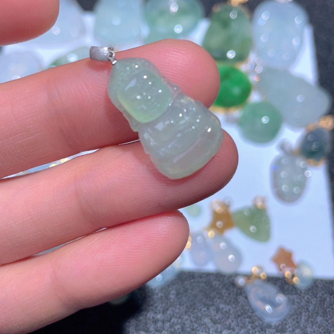 翡翠颈饰18K金镶嵌翡翠