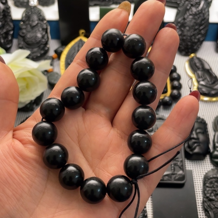 蛇纹石玉手串未镶嵌车*