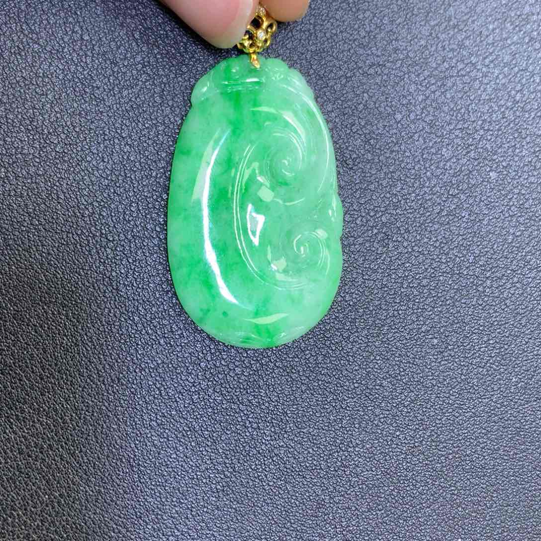 翡翠颈饰18K金镶嵌翡翠