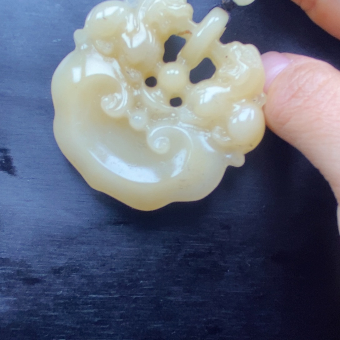 石英质玉（黄龙玉）颈饰未镶嵌