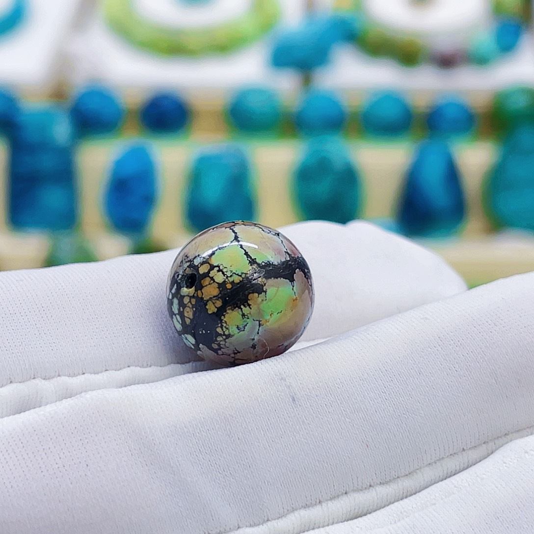 绿松石未镶嵌颈饰