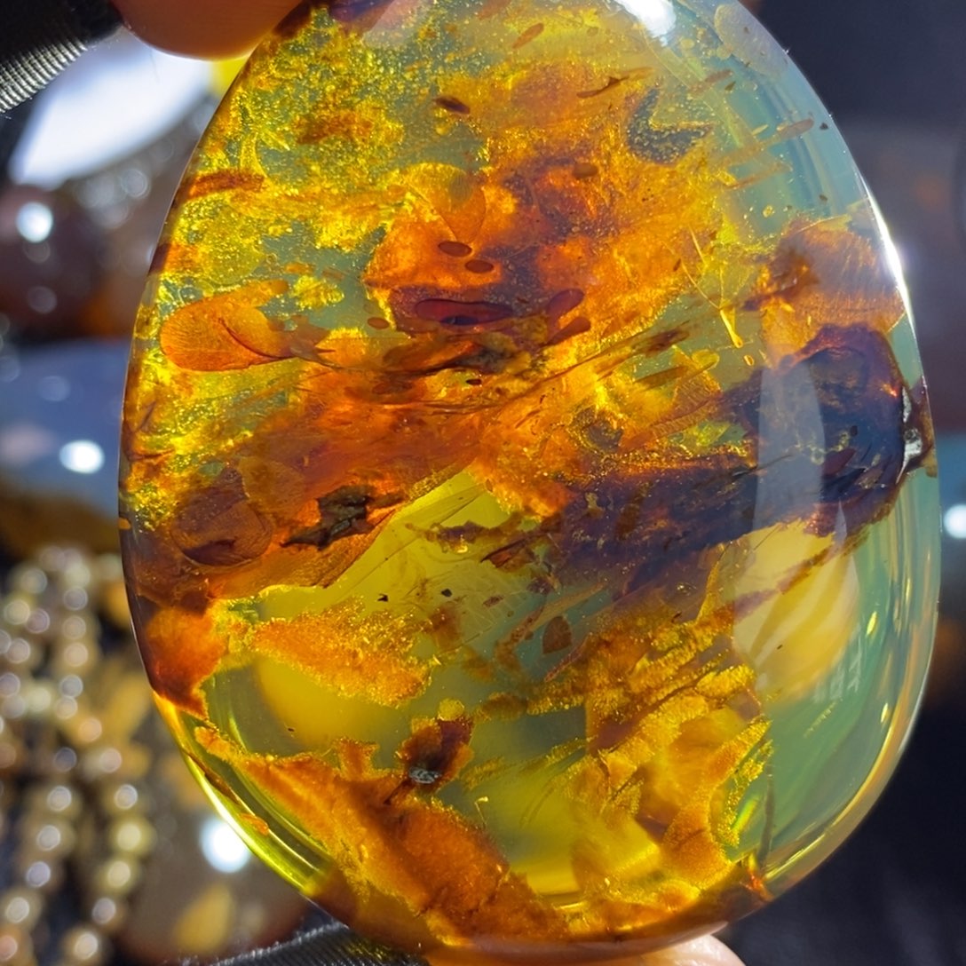 琥珀未镶嵌裸石。。。