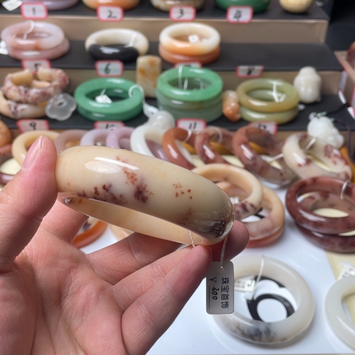 安****石英质玉未镶嵌手镯