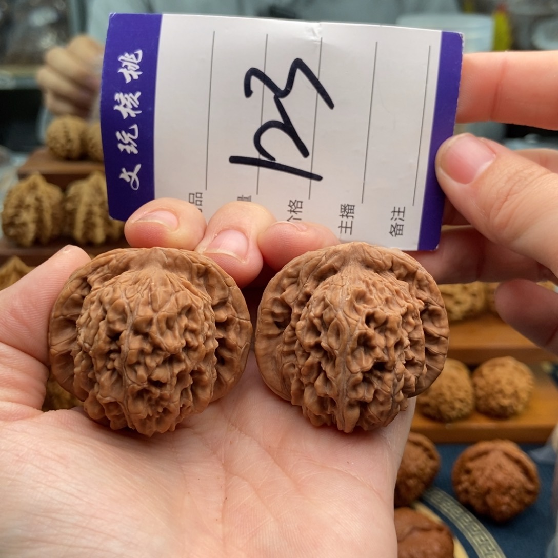 文玩核桃吊坠40楼子