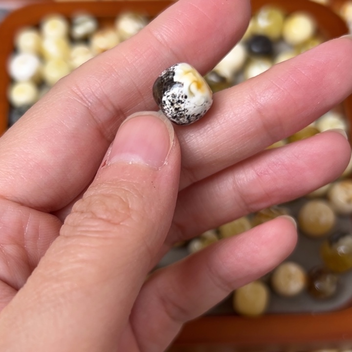 蜜蜡未镶嵌裸石11.8mm一个