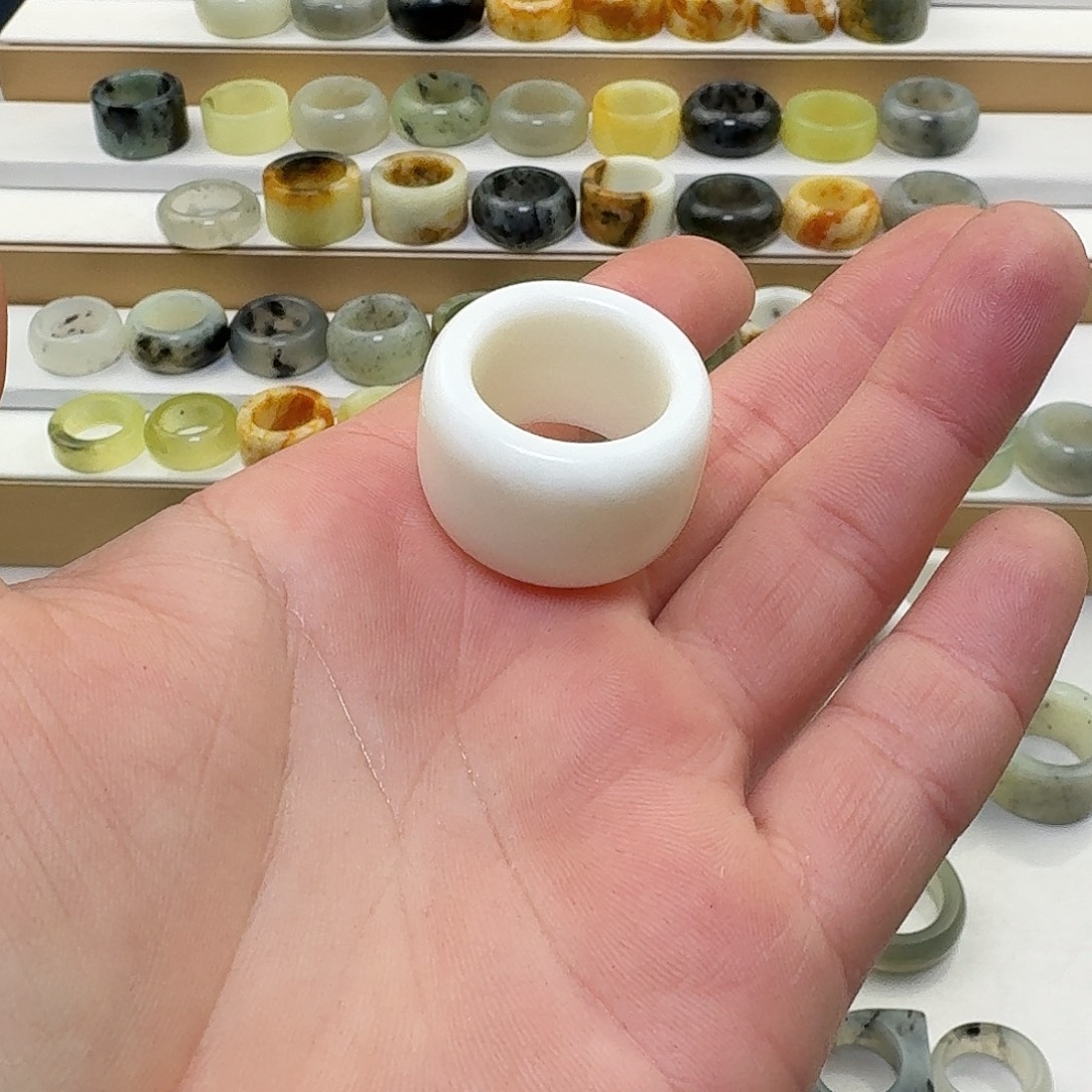 故***已蛇纹石玉未镶嵌戒指21内径有结构