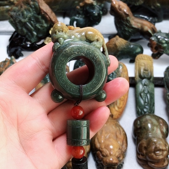 岫岩河磨玉（透闪石质玉）把件未镶嵌