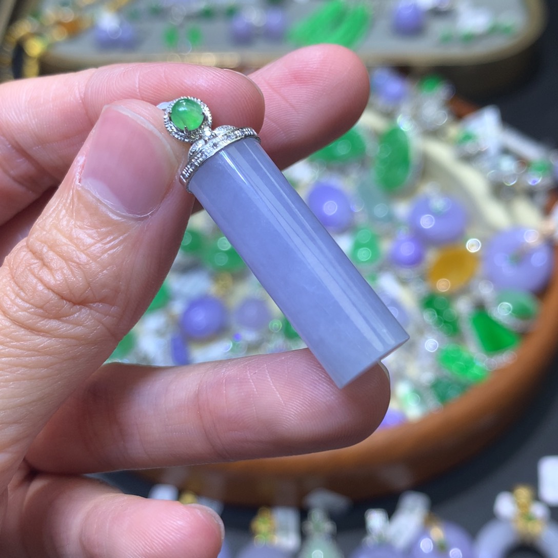 颈饰18K金镶嵌翡翠