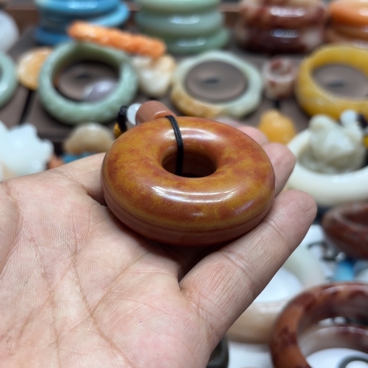 石英岩玉合金颈饰