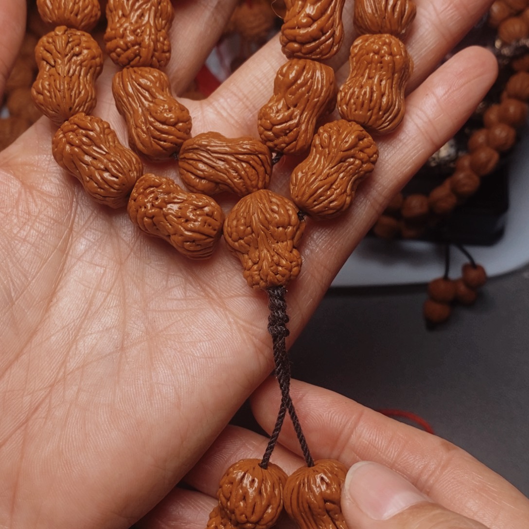 桃核吊坠桃枭手持1