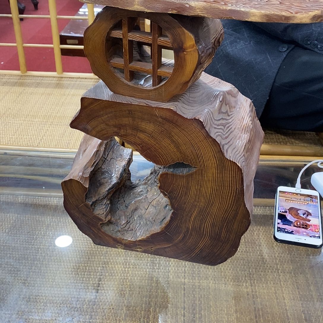 核桃木移动红木家具的设计风格