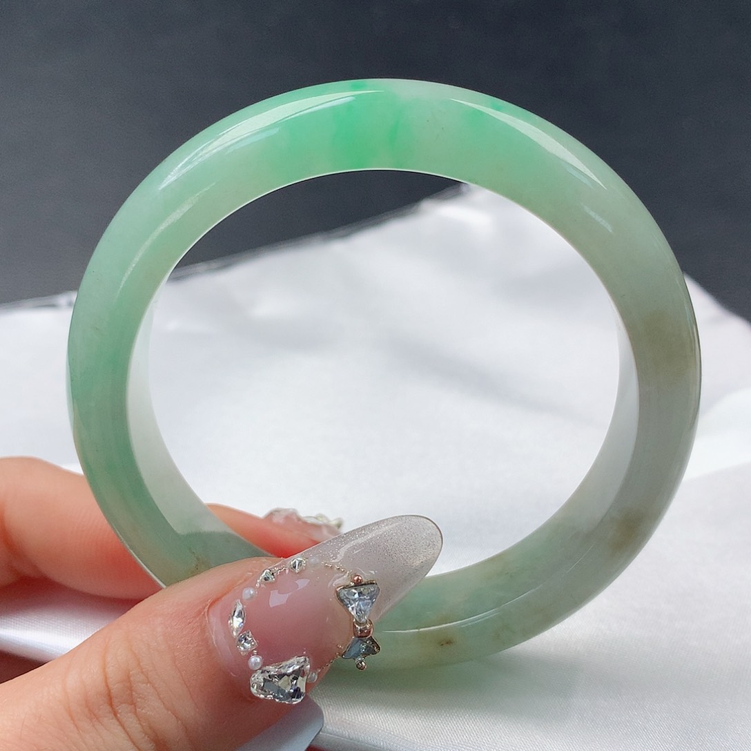 翡翠手镯未镶嵌109正55