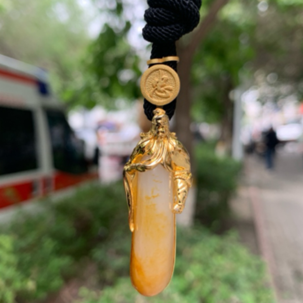 【玉福堂玉器】新疆和田玉银镀金镶嵌吊坠关公