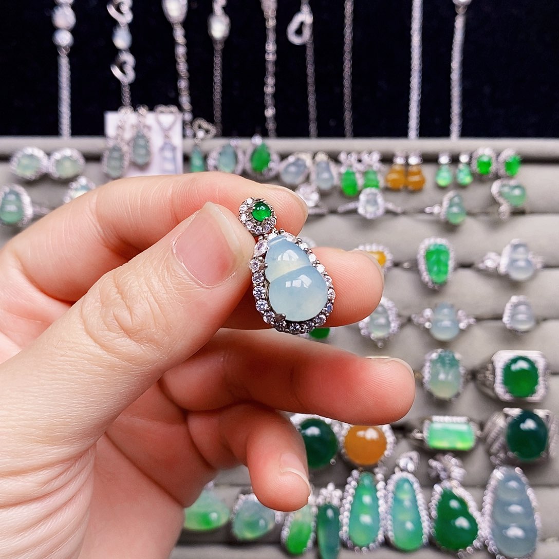 翡翠银S925镶嵌颈饰葫芦