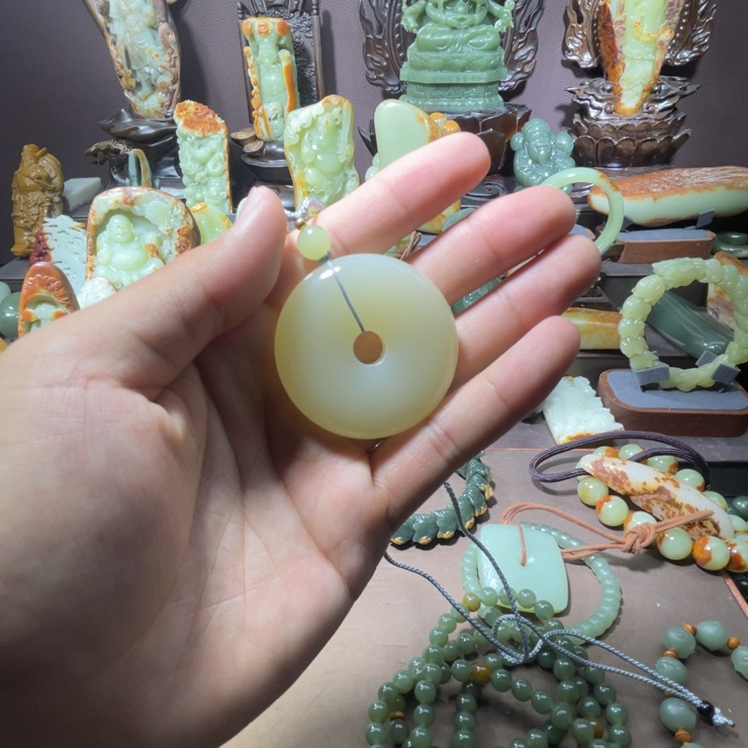 透闪石质玉平安扣未镶嵌