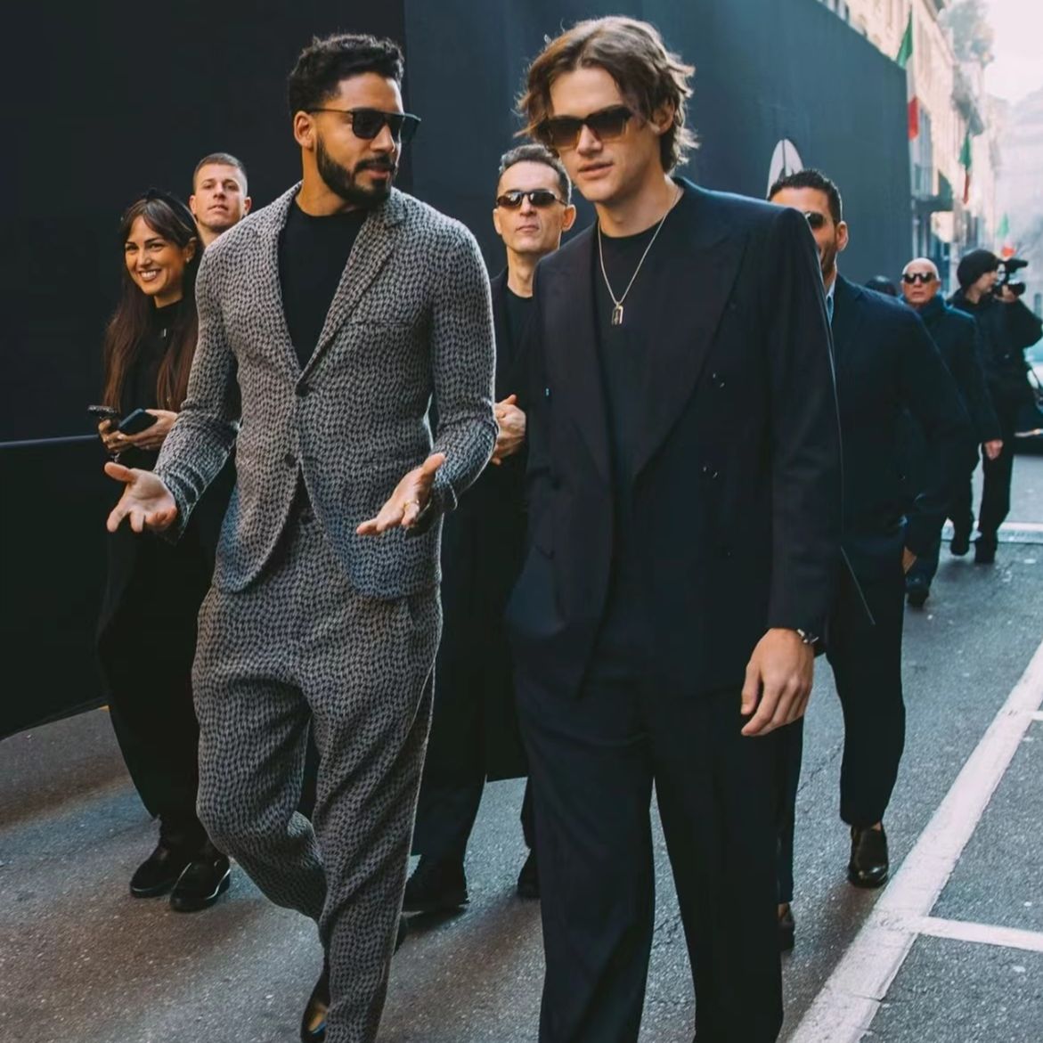 39号 |秋冬新款 男士v字翻领衬衫领假两件卫衣长袖TS-88742