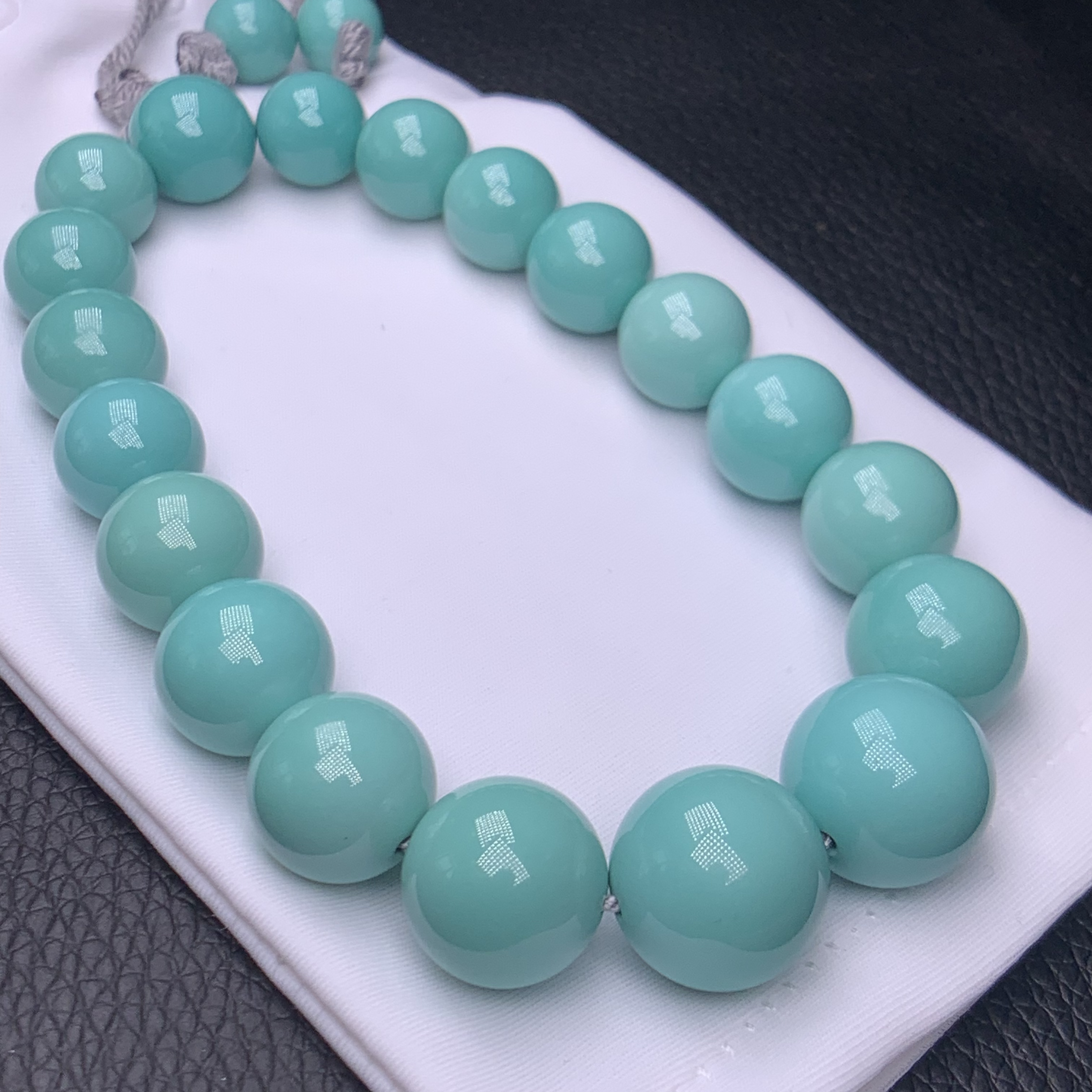 湖北十堰原矿绿松石精品高端圆珠手持干净清爽尺寸10.8/14.7mm