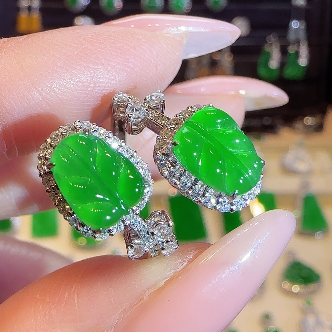 翡翠戒指18K金镶嵌一