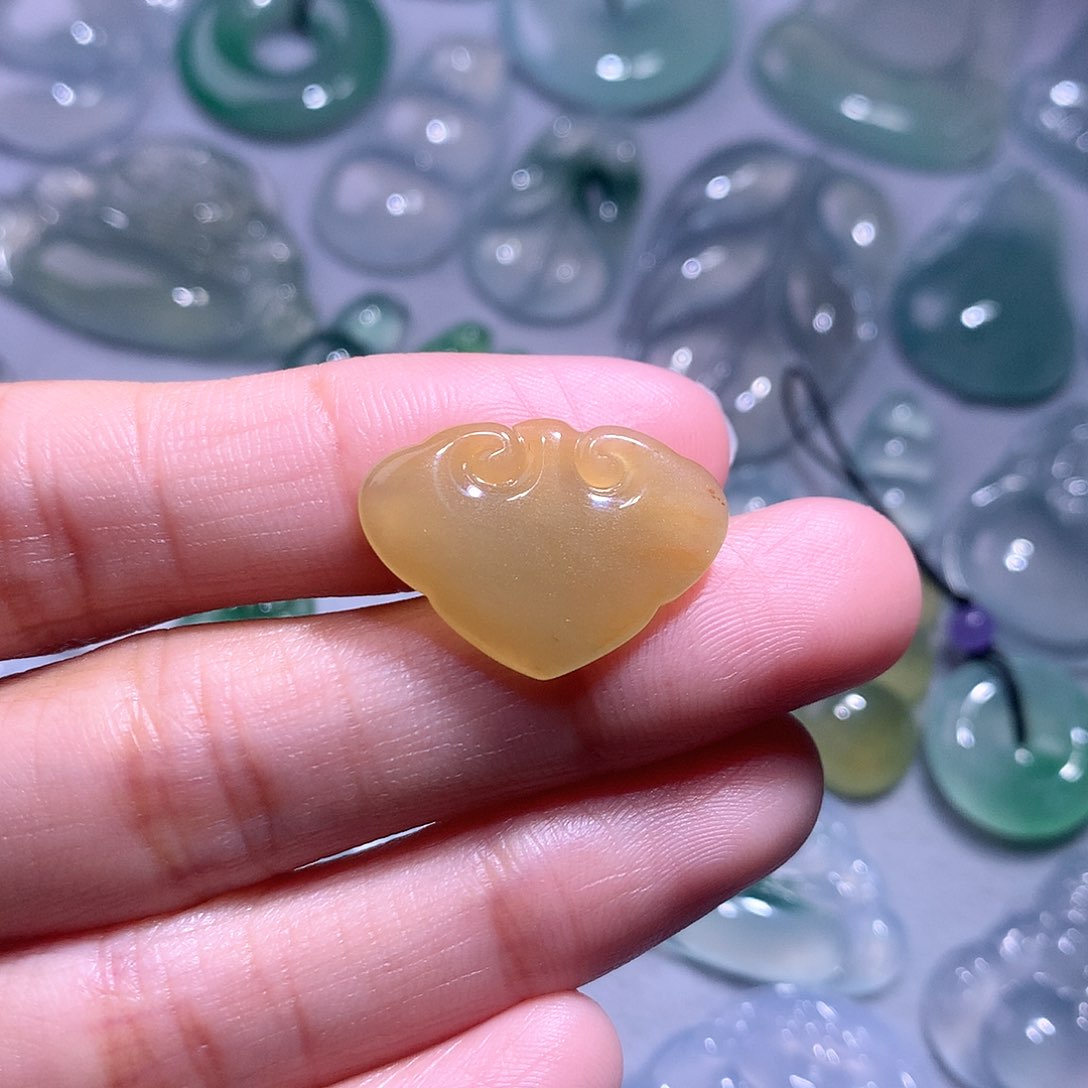 【闪购商品】翡翠颈饰未镶嵌如意