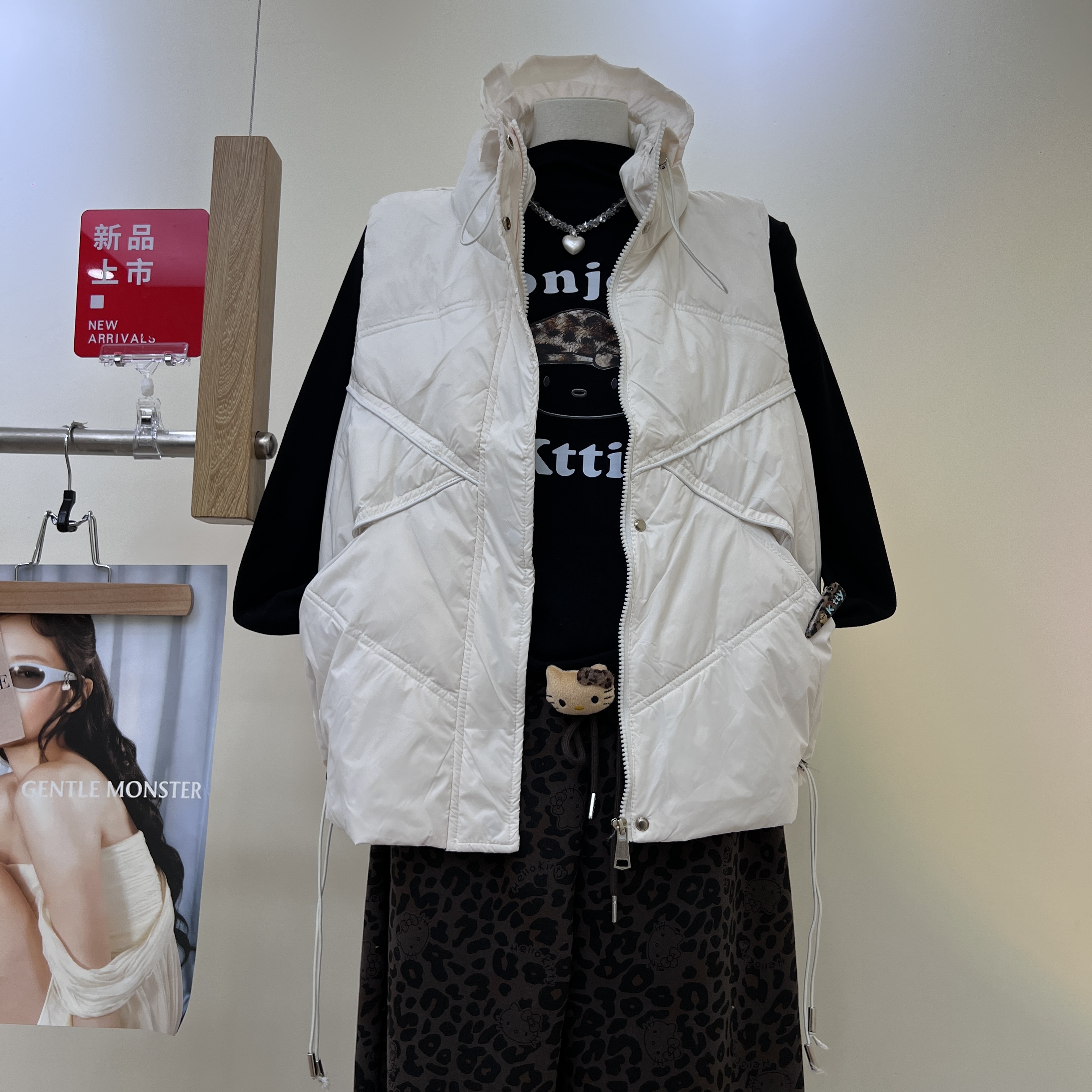 2025款冬季新款轻薄羽绒服马甲女时尚短款宽松百搭马夹背心潮