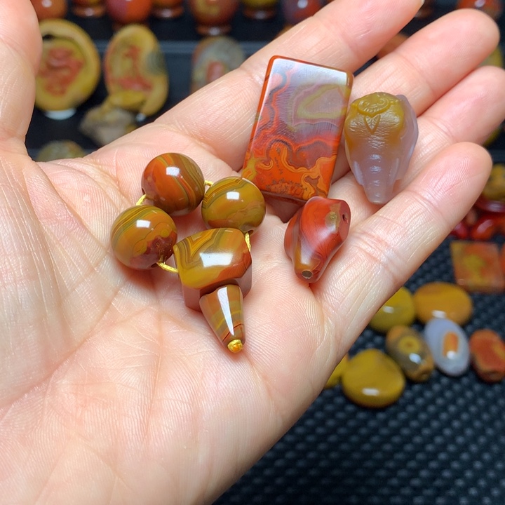 玛瑙/玉髓1未镶嵌?**?战国红