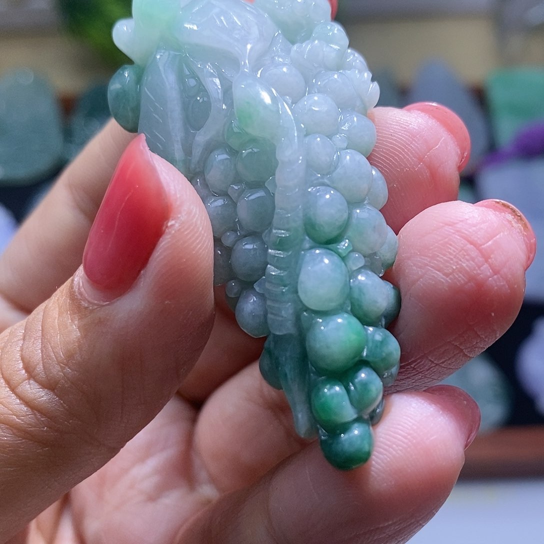 【闪购商品】翡翠未镶嵌颈饰葡萄