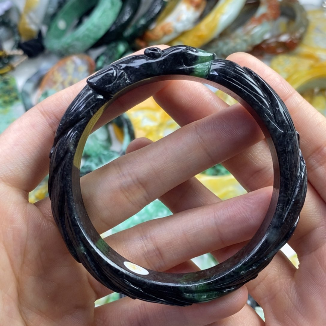 翡翠未镶嵌颈饰妍