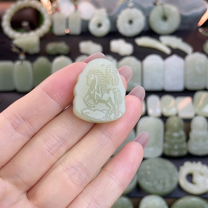 M***和田玉未镶嵌颈饰